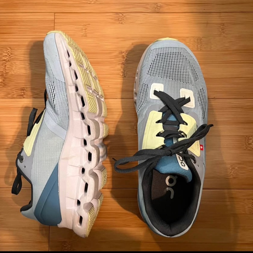 On Cloud on Running Shoes on cloud Stratus